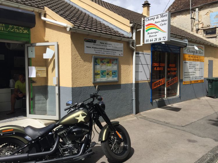 Une nouvelle façade pour l’Auto-école Champ de Mars